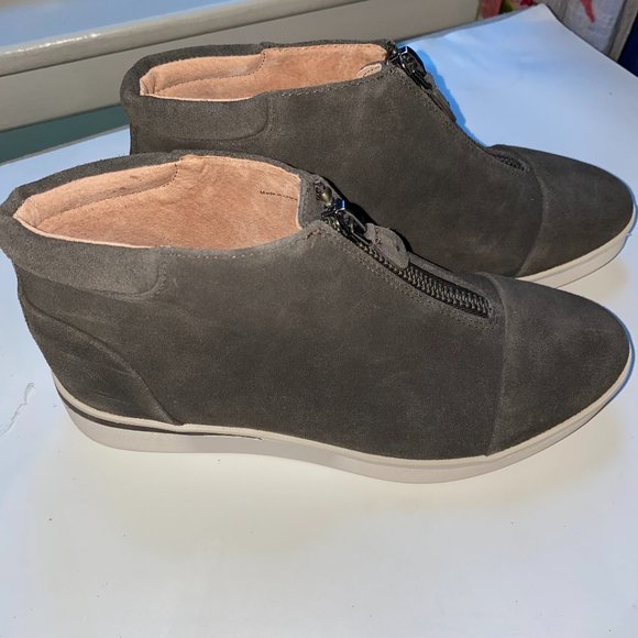 GENTLE SOULS by Kenneth Cole suede sneakers - Picture 3 of 9